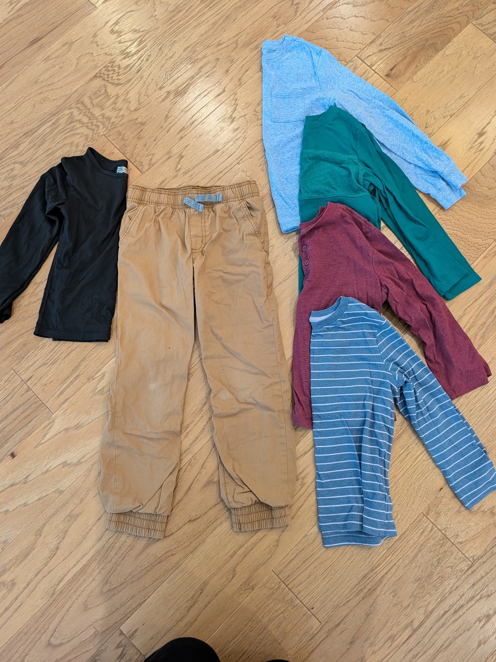 6-piece boys size 6/7 fall & winter clothing bundle, Mix of Brands